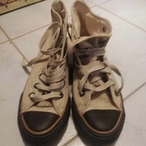 Converse High Top Chuck Taylor - Picture 2 of 7